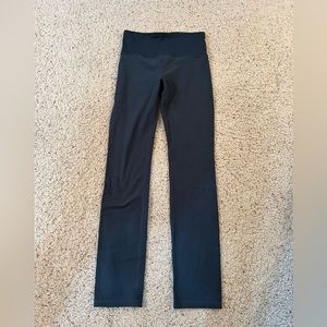 Athleta “Rib Skinny Leg Pant.”  Graphite grey with wide ribbed waistband.Size M.